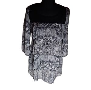 PINK Victoria's Secret Black and White Tiered 3/4 Sleeve Blouse Size M